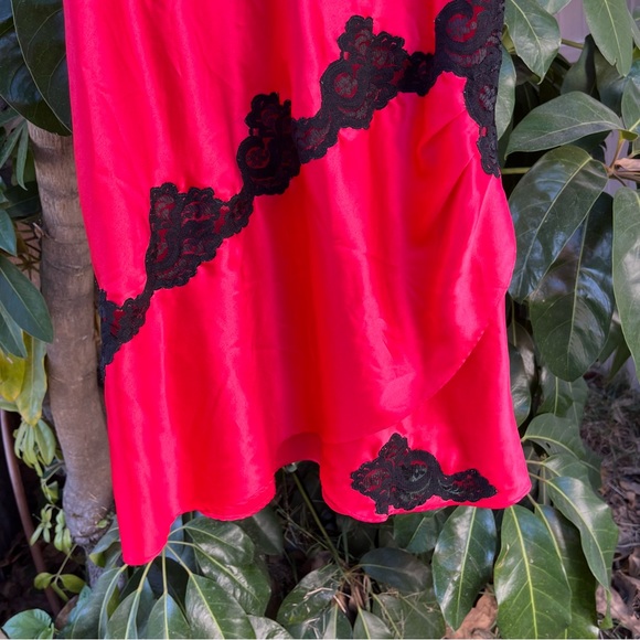 Vintage Victoria’s Secret gold label lace slip - Picture 5 of 6